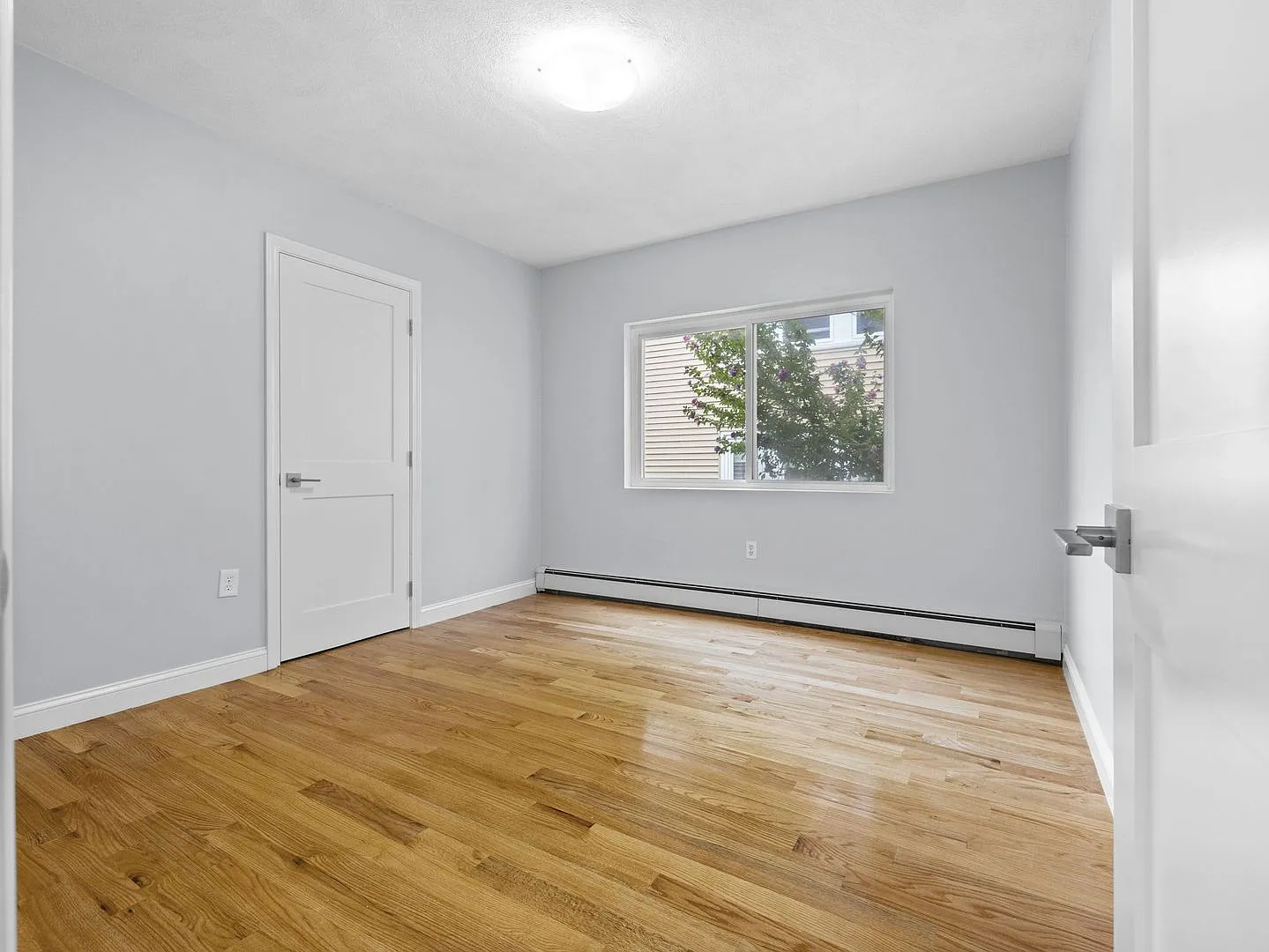 6/1/27 No Fee! Renovated Tufts area 5BR! — Photo 3