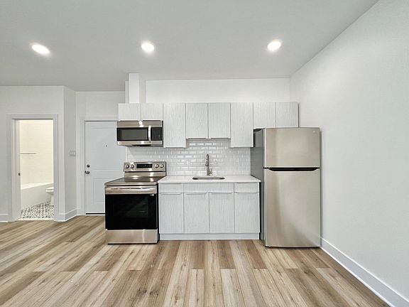 4th image of 4148 Parkside Ave #201
