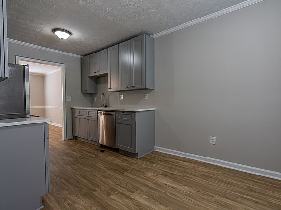 3rd image of 2761 New South Dr