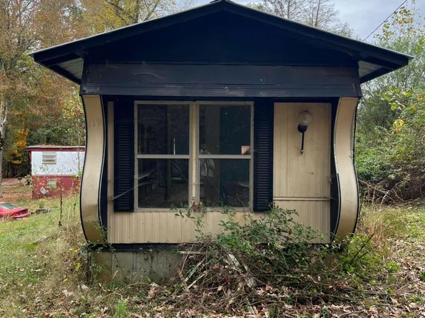 78 Rue Napoleon, Lavonia, GA 30553