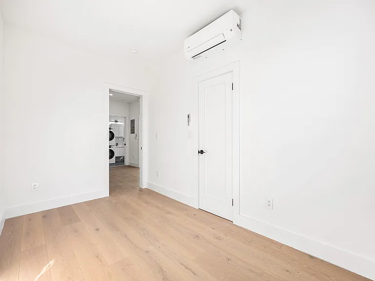 34-06 44th St #3R — Photo 8