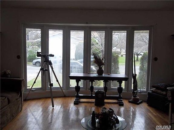 4th image of 38 Schulz St