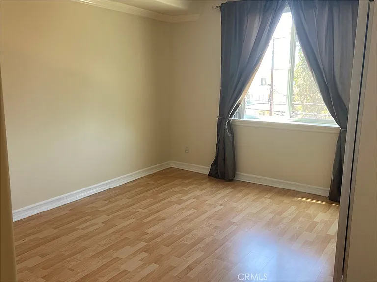 600 E Magnolia Blvd #202 — Photo 5