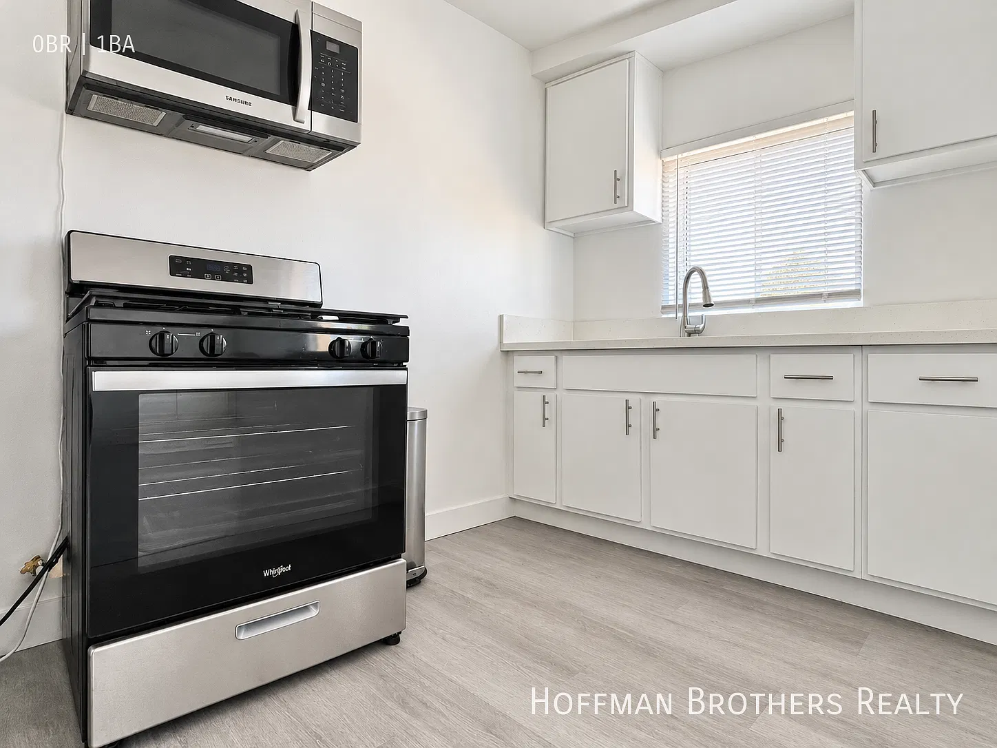 Open Plan Studio With On-Site Laundry & Optional Parking! 2 Weeks Rent Free(Oac)!! — Photo 2
