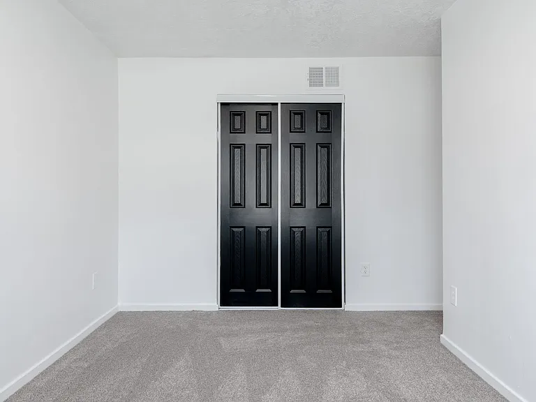 23 Midland Heights Cir #A — Photo 2