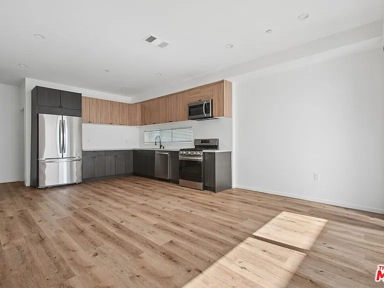 662 N Mariposa Ave #1/2 — Photo 5