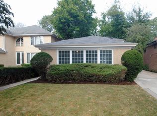 9052 E Prairie Rd, Evanston, IL 60203
