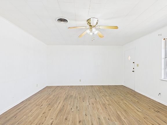 3rd image of 21 Linda Dr APT 1