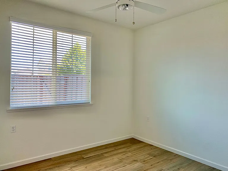 1900 Monroe Ct #100 — Photo 13