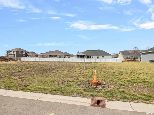 413 Sundown Ln, Chatham, IL 62629