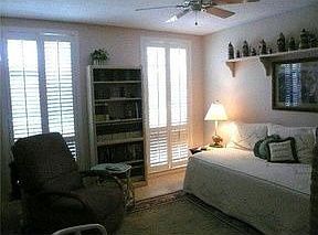 5th image of 935 E Causeway Blvd