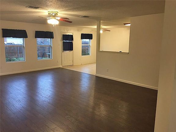 3rd image of 1719 Cliffbrook Dr