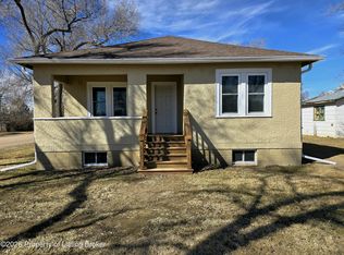 611 1st Ave W, Lemmon, SD 57638