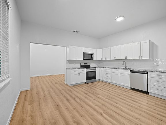 2nd image of 728 S Elm St