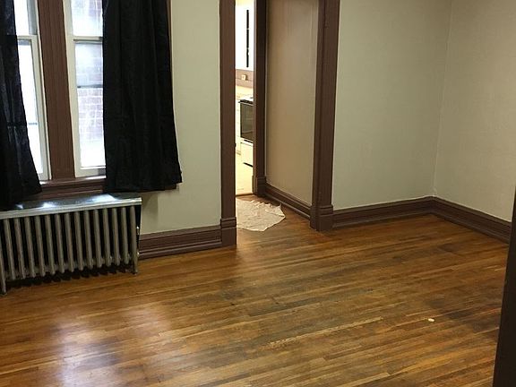 2nd image of 104 S Mulberry St