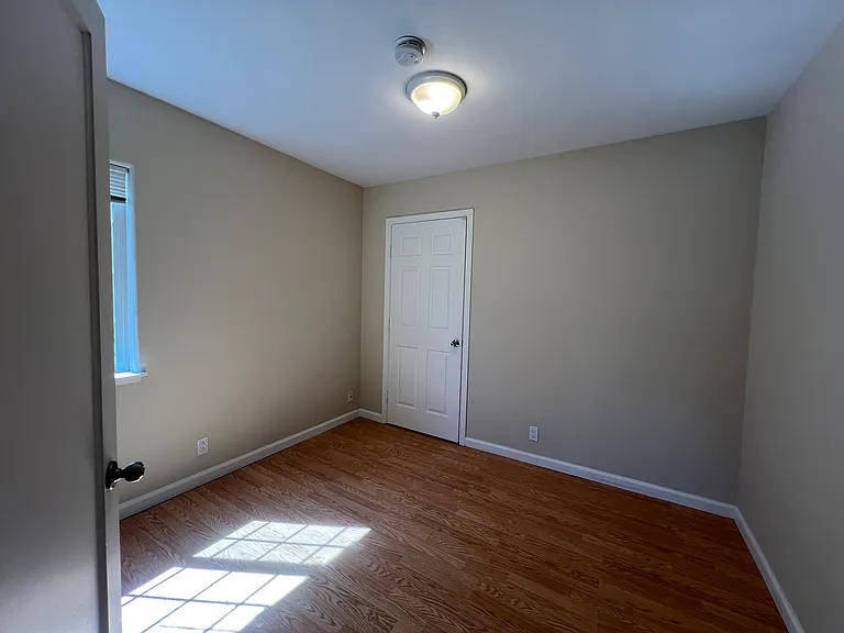 273 Staples Ave — Photo 12