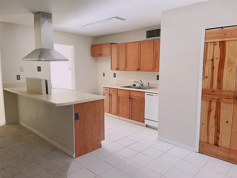 629 Wandering Way Dr — Photo 3