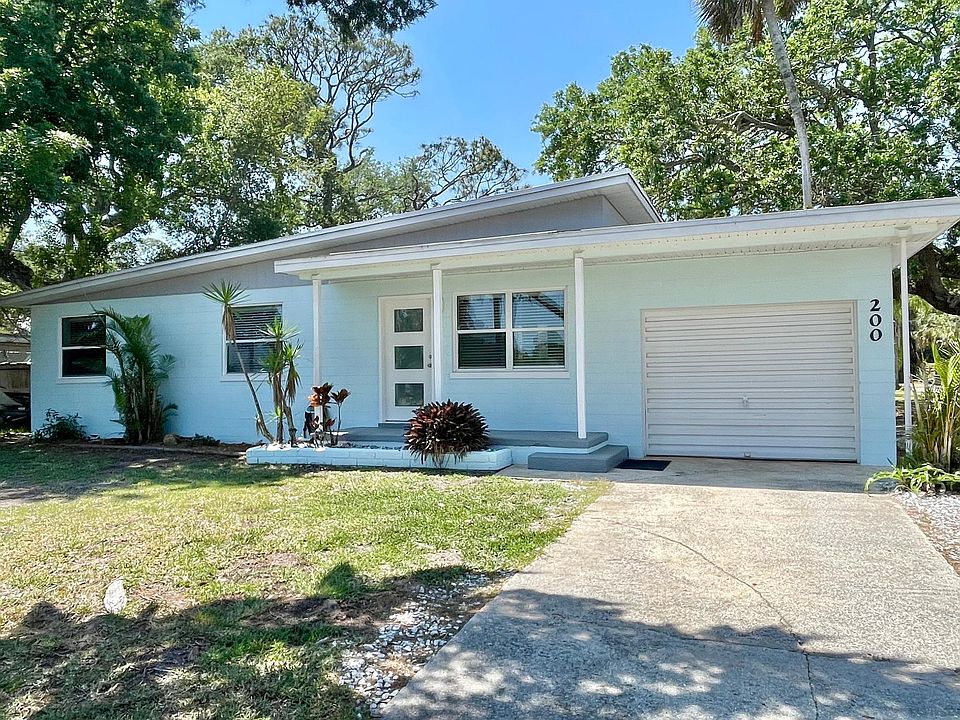 1st image of 200 Palm Dr