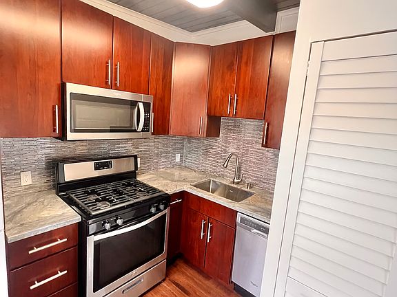 3rd image of 3245 Vicente St APT 5