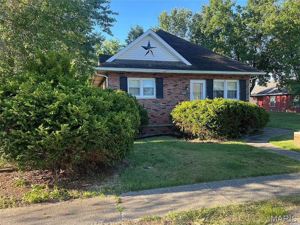 208 Henrietta St photo 1