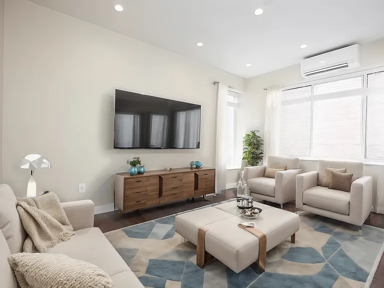 99 Suffolk St #5C — Photo 1