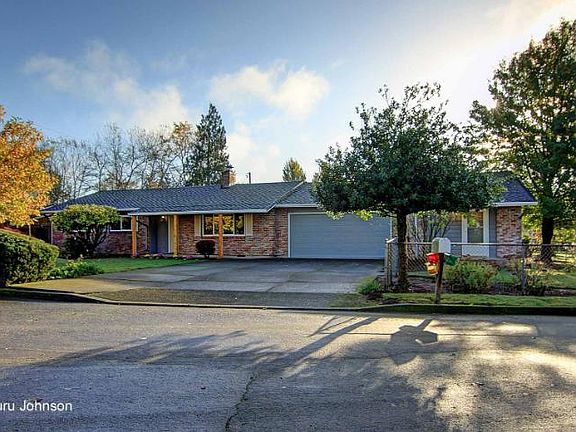 3rd image of 10301 NE Manor Dr