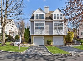 20 Scenic Ln, Yonkers, NY 10710