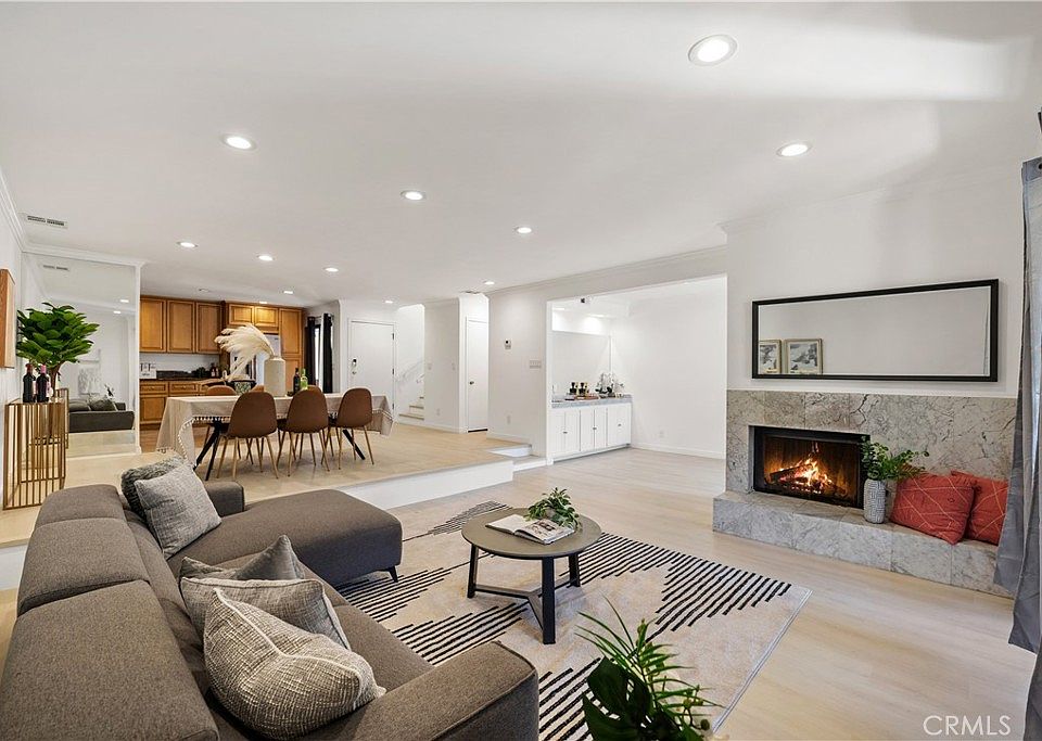 1st image of 5211 Yarmouth Ave Unit 12