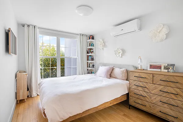 Rented by SERHANT. | media 5