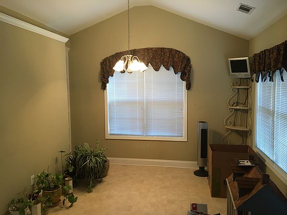 4th image of 2581 Weatherstone Cir SE