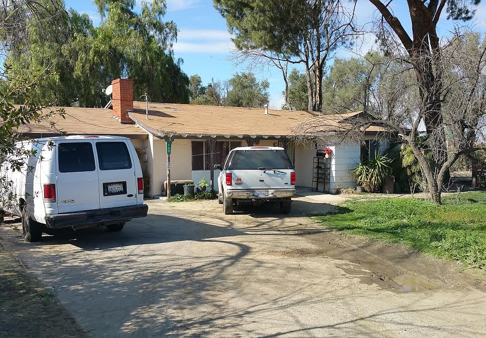 1st image of 760 S Lyon Ave