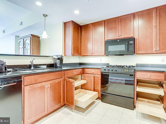 4th image of 1000 N Randolph St APT 805