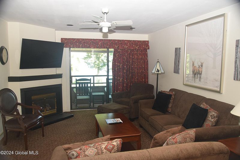 3rd image of 110 Sagamore Road #5B6
