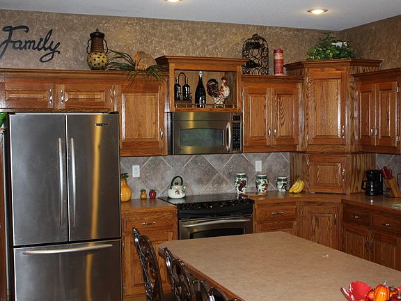 4th image of 625 NE Twin Brook Dr