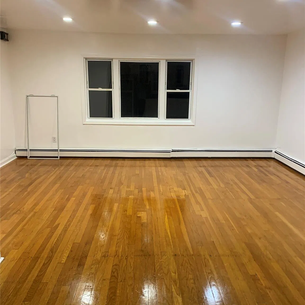 2 bed, 1.0 bath, 800 sqft, $3,000 — Photo 2