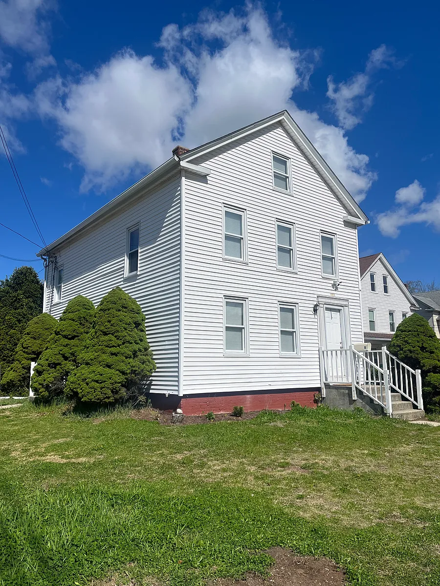 Building Photo - 704 Enfield St #A