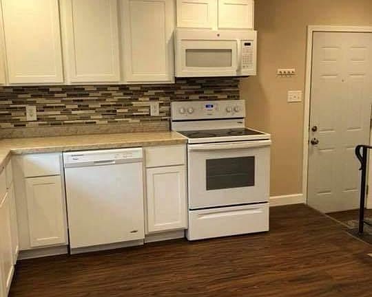 4th image of 610 NW Chapel Dr