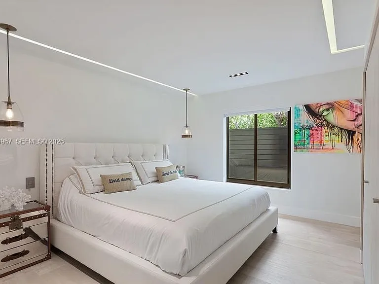 7972 Biscayne Point Cir — Photo 16