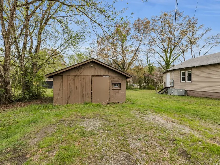 1031 Wilcox Dr — Photo 19