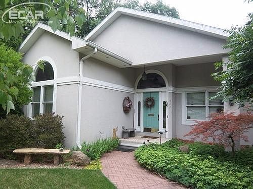 2nd image of 411 Curwood Dr