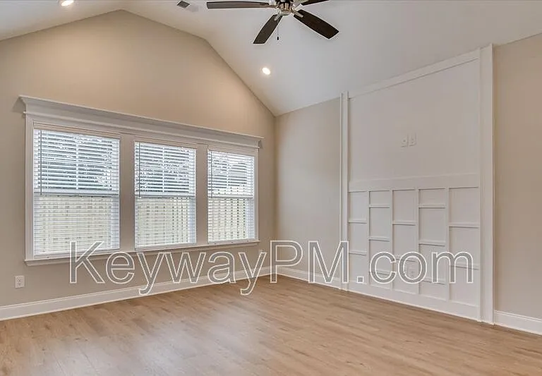 745 Bronze Way — Photo 3