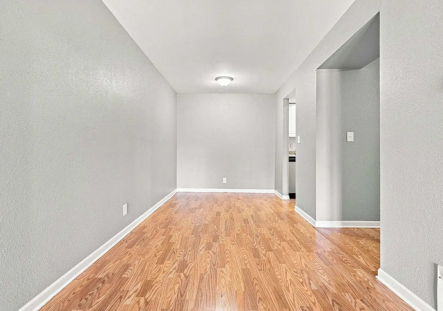 2 bed, 1030 sqft, $1,800 — Photo 3