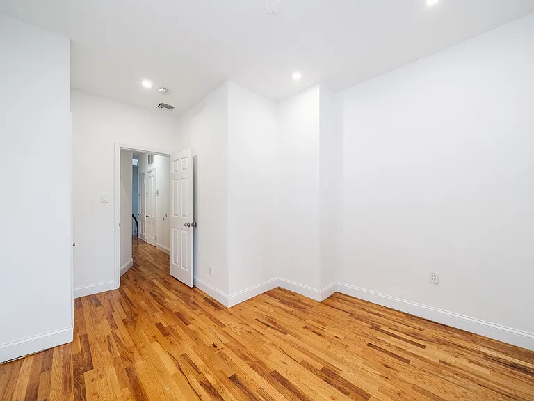 28 Jones St — Photo 20