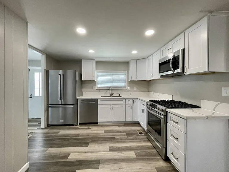 738 Swan Dr — Photo 8