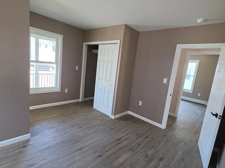 429 Burnside Ave — Photo 11