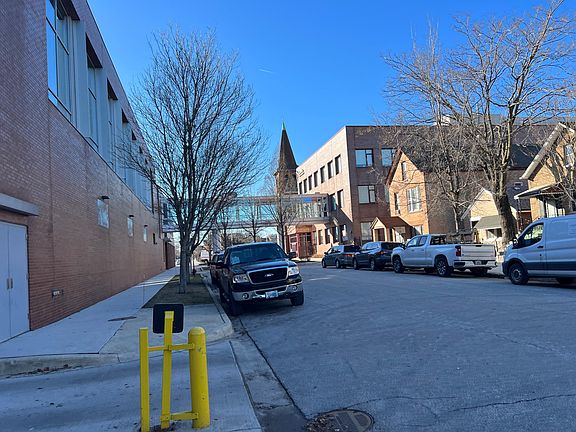 2nd image of 1832 W 22nd Pl #B