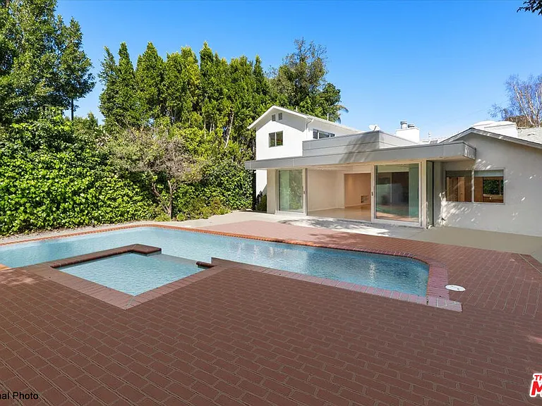 4031 Hollyline Ave — Photo 24
