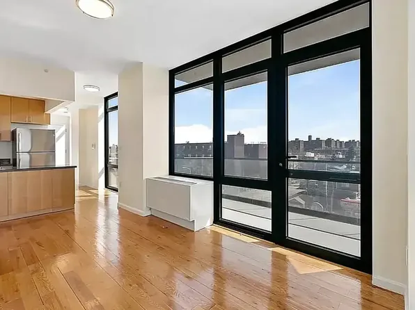 34-46 Vernon Boulevard image 9 of 18