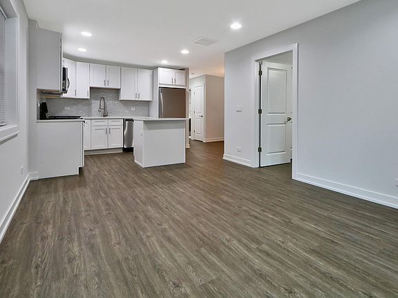 3rd image of 4052 N Lavergne Ave #2F