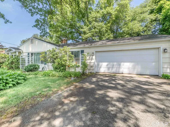 6 Twins Court, Norwich, CT 06360